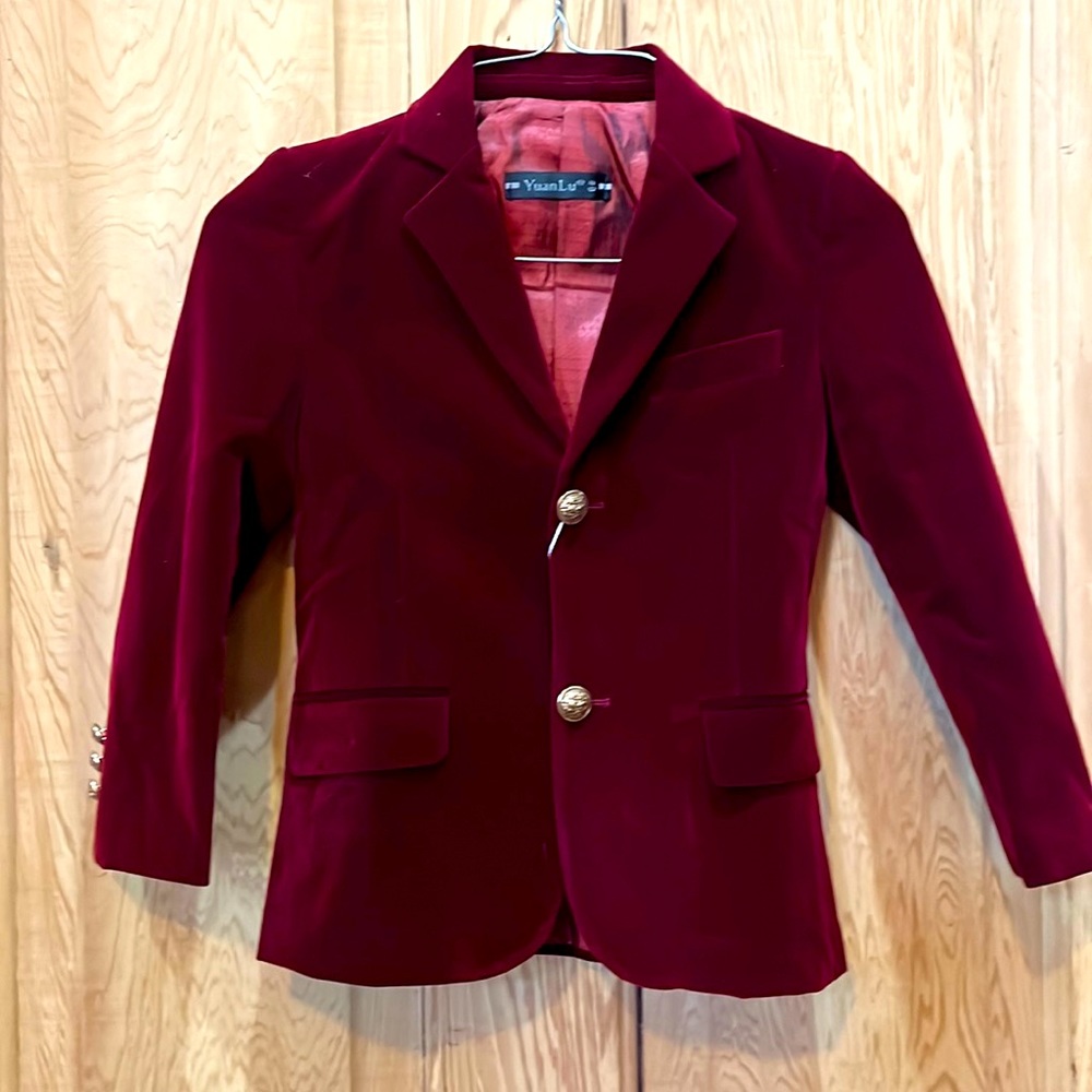 Burgundy Evening/Dinner Jacket for Boy’s Size 6-7.